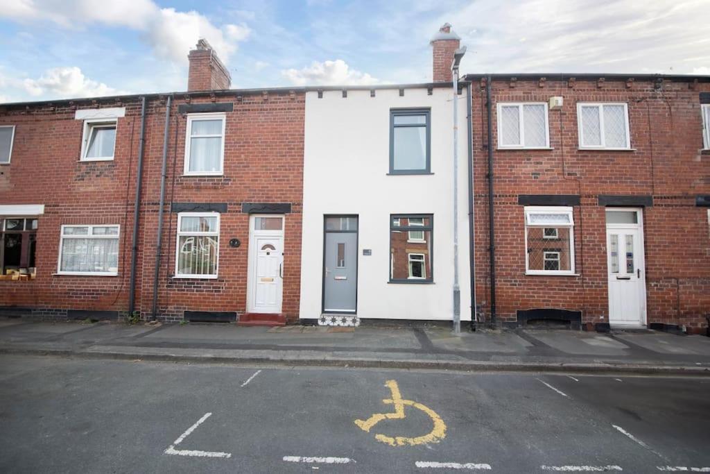 Glasswing Stays Liquorice Lodge Castleford Exterior foto