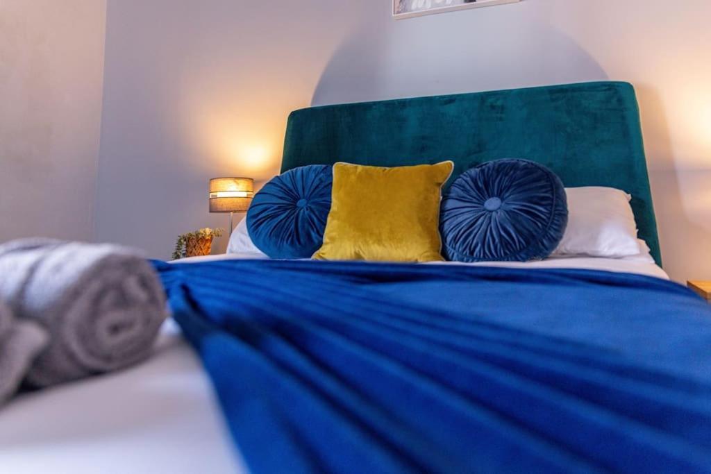 Glasswing Stays Liquorice Lodge Castleford Exterior foto