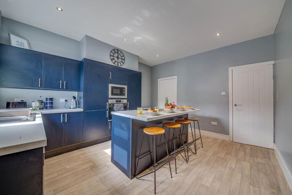 Glasswing Stays Liquorice Lodge Castleford Exterior foto
